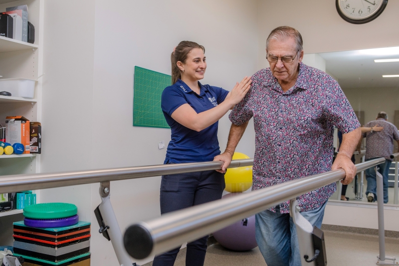 Physio session with a WMQ allied health professional and senior client